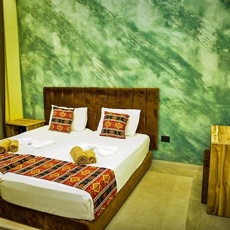 Te Bujtina Hotel- Cozy Stay With Traditional Breakfast Near Beach Голем Екстериор снимка