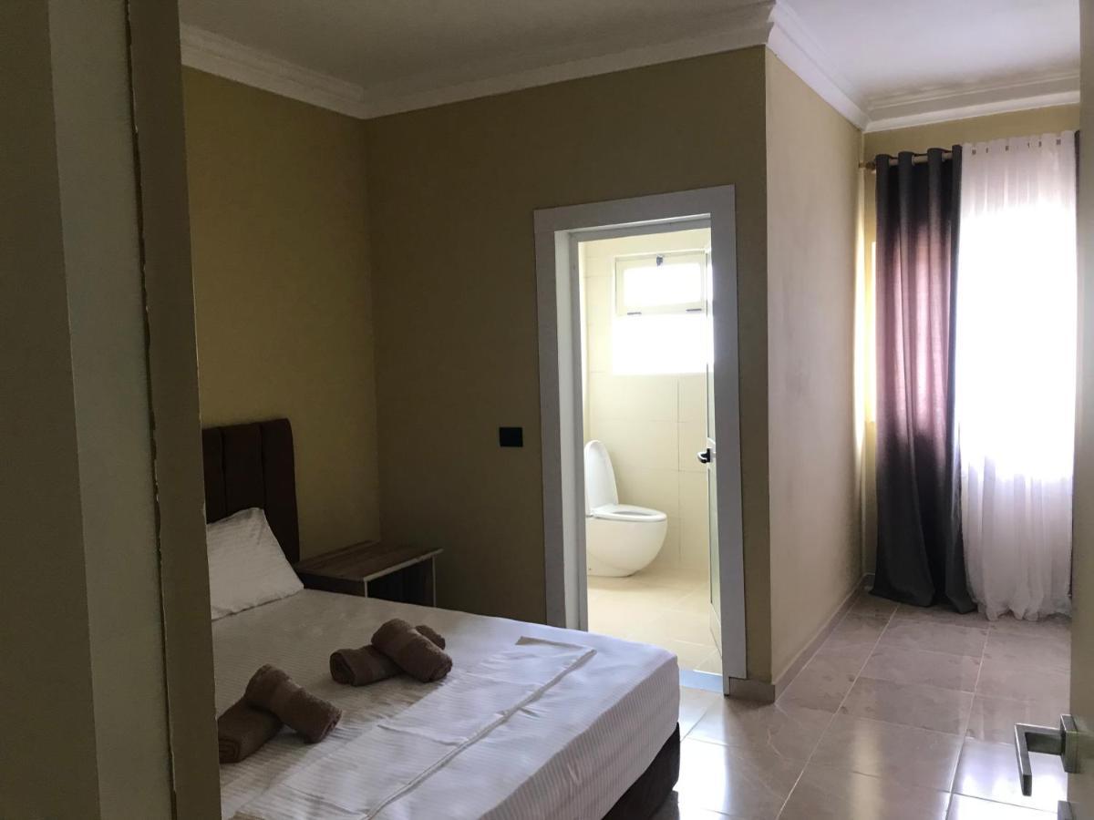 Te Bujtina Hotel- Cozy Stay With Traditional Breakfast Near Beach Голем Екстериор снимка