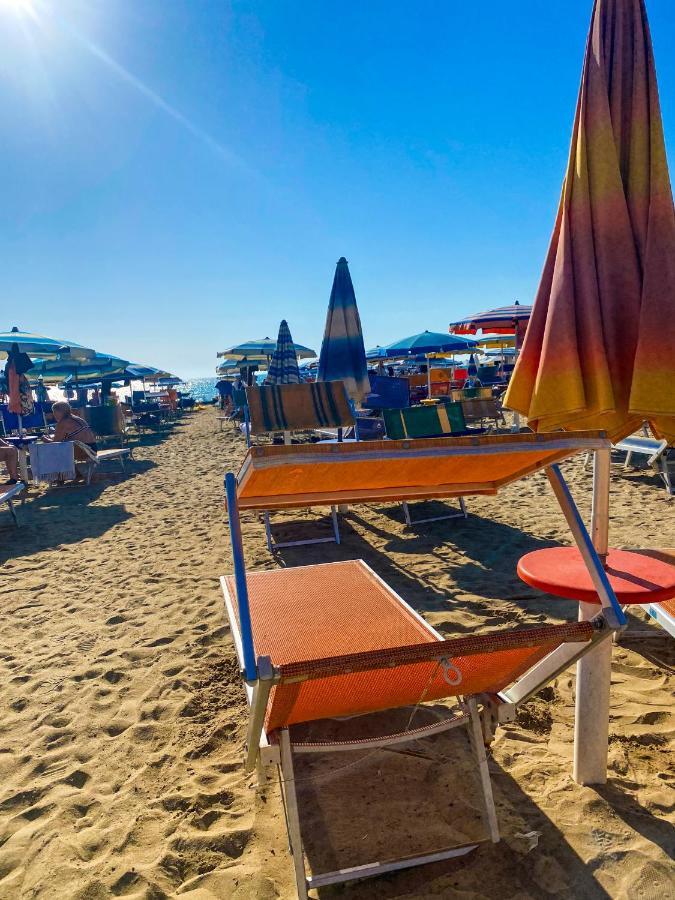 Te Bujtina Hotel- Cozy Stay With Traditional Breakfast Near Beach Голем Екстериор снимка