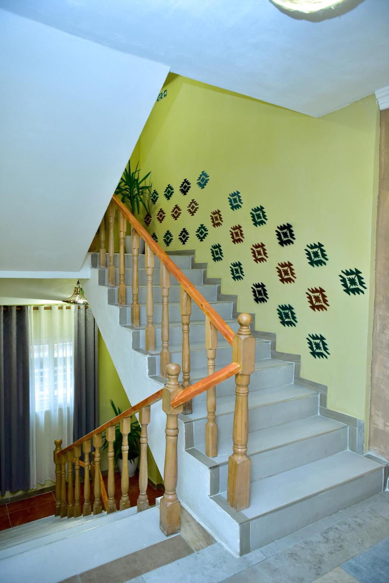 Te Bujtina Hotel- Cozy Stay With Traditional Breakfast Near Beach Голем Екстериор снимка