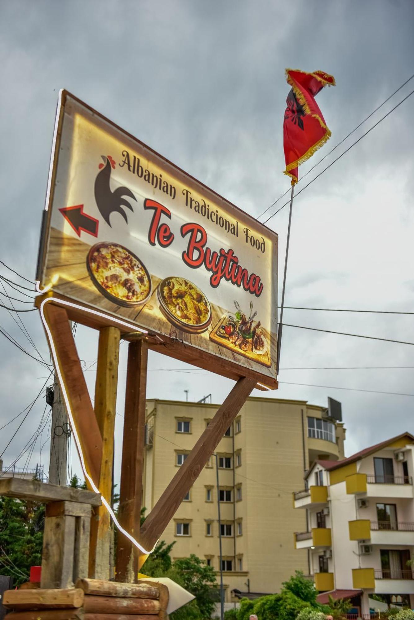 Te Bujtina Hotel- Cozy Stay With Traditional Breakfast Near Beach Голем Екстериор снимка