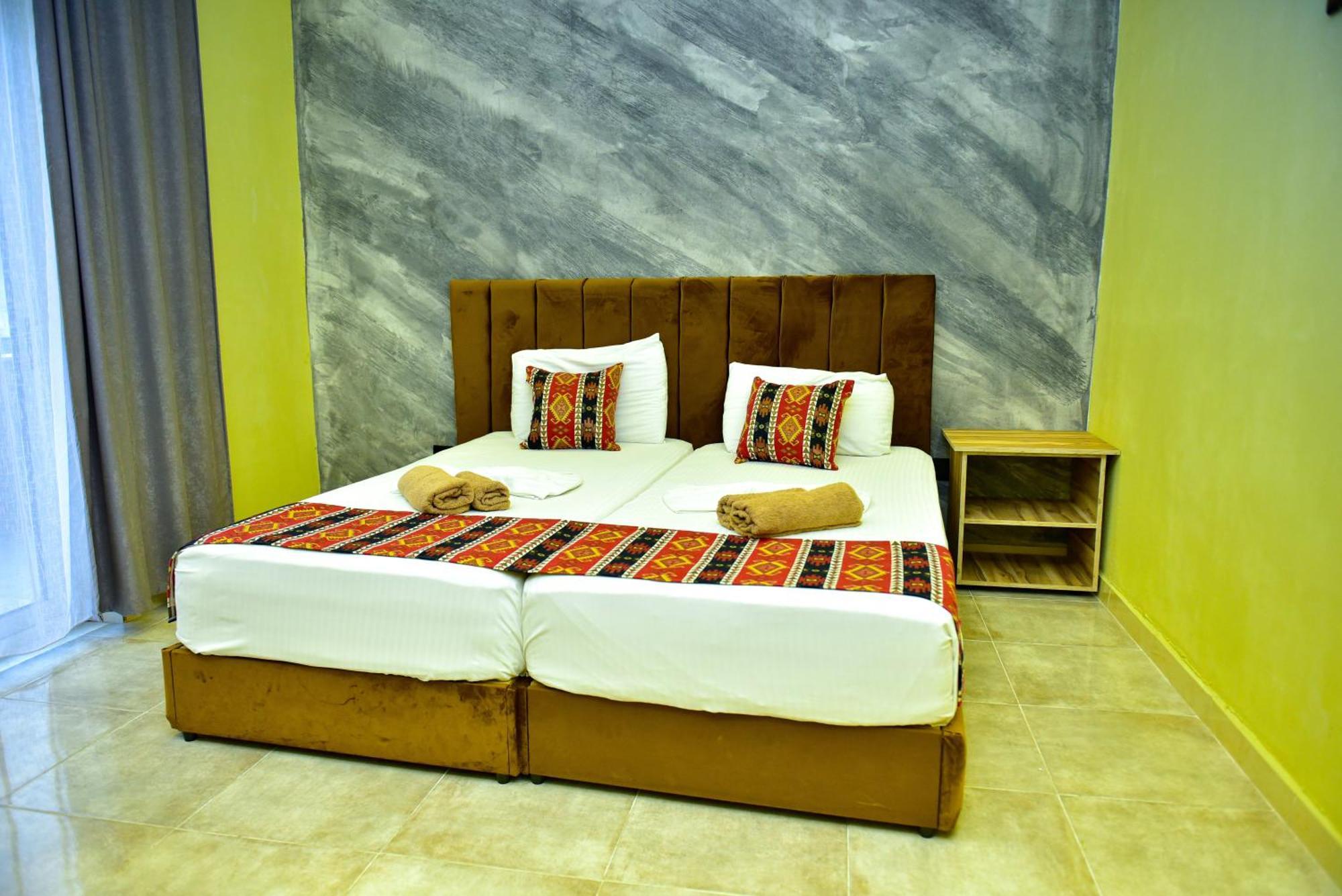 Te Bujtina Hotel- Cozy Stay With Traditional Breakfast Near Beach Голем Екстериор снимка