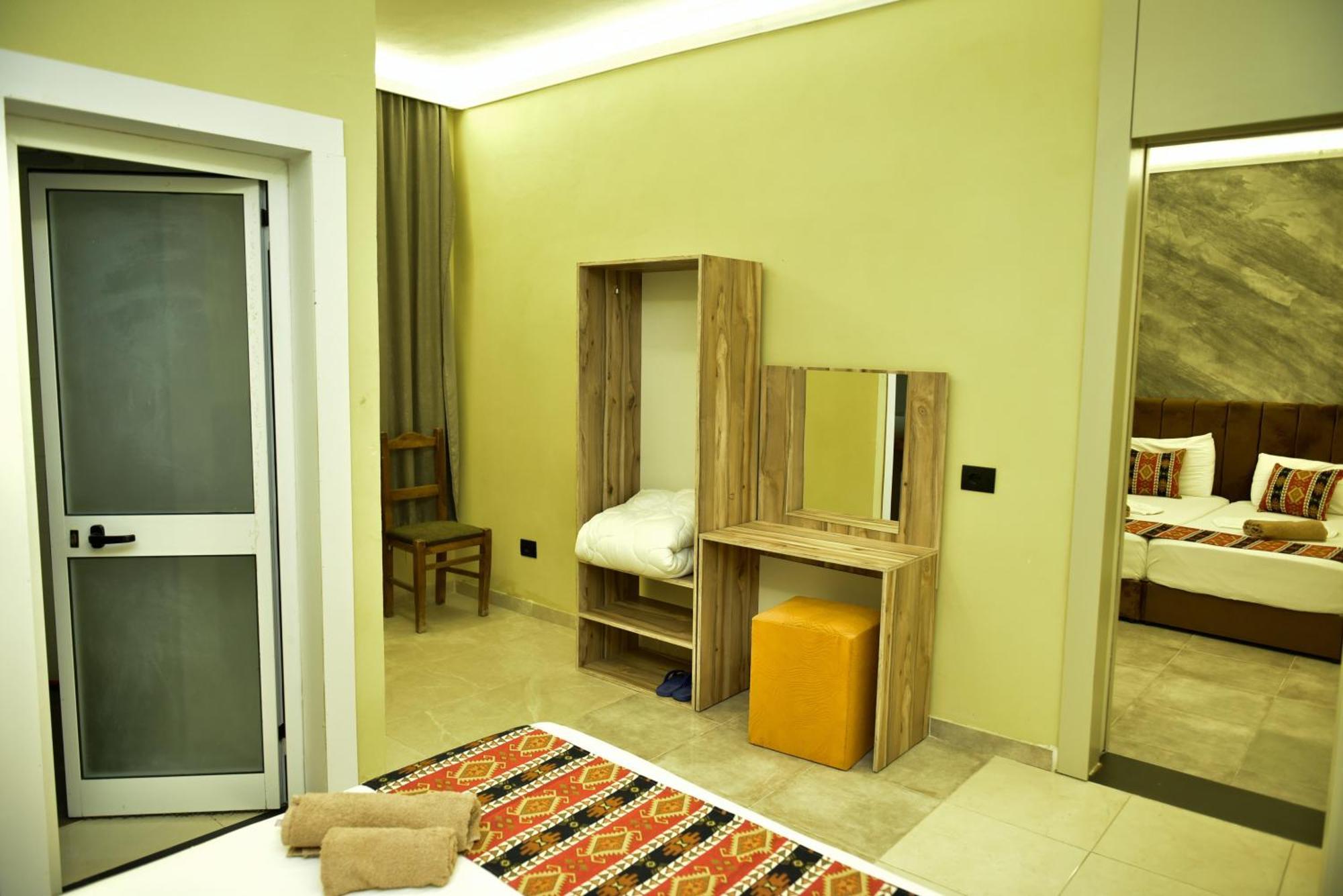 Te Bujtina Hotel- Cozy Stay With Traditional Breakfast Near Beach Голем Екстериор снимка
