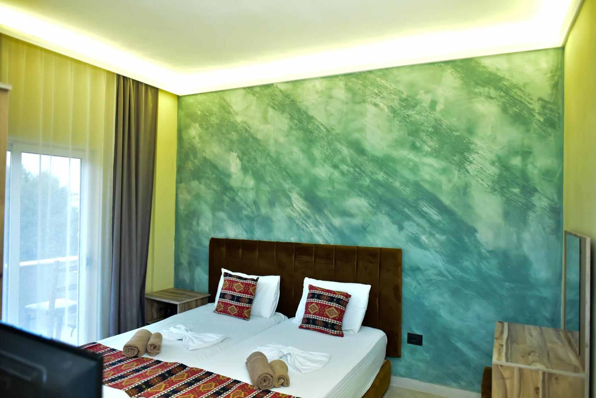 Te Bujtina Hotel- Cozy Stay With Traditional Breakfast Near Beach Голем Екстериор снимка